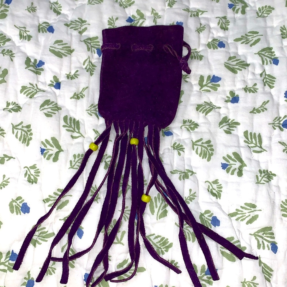 Vintage 60’s purple suede beaded fringed drawstring pouch - Picture 2 of 10